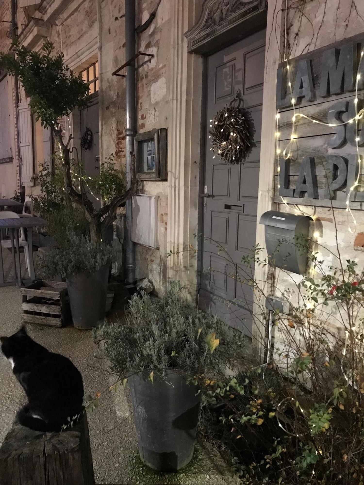 La Maison Sur La Place Penne-dʼAgenais Rum bild