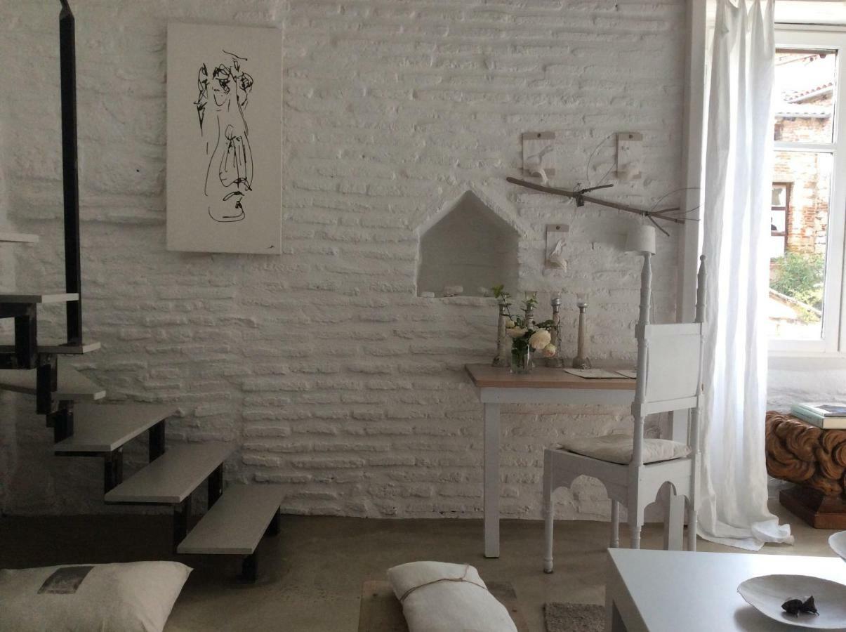 La Maison Sur La Place Penne-dʼAgenais Exteriör bild
