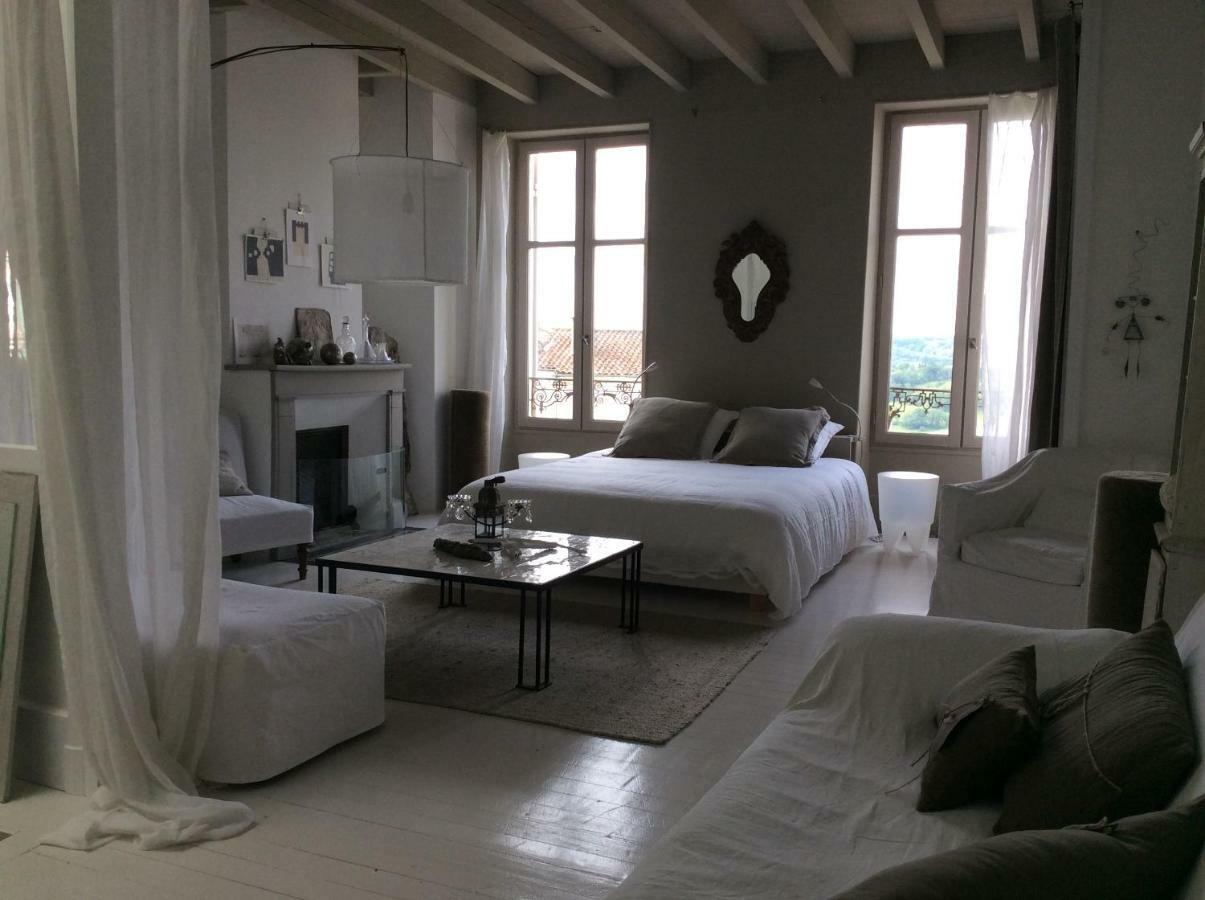 La Maison Sur La Place Penne-dʼAgenais Exteriör bild
