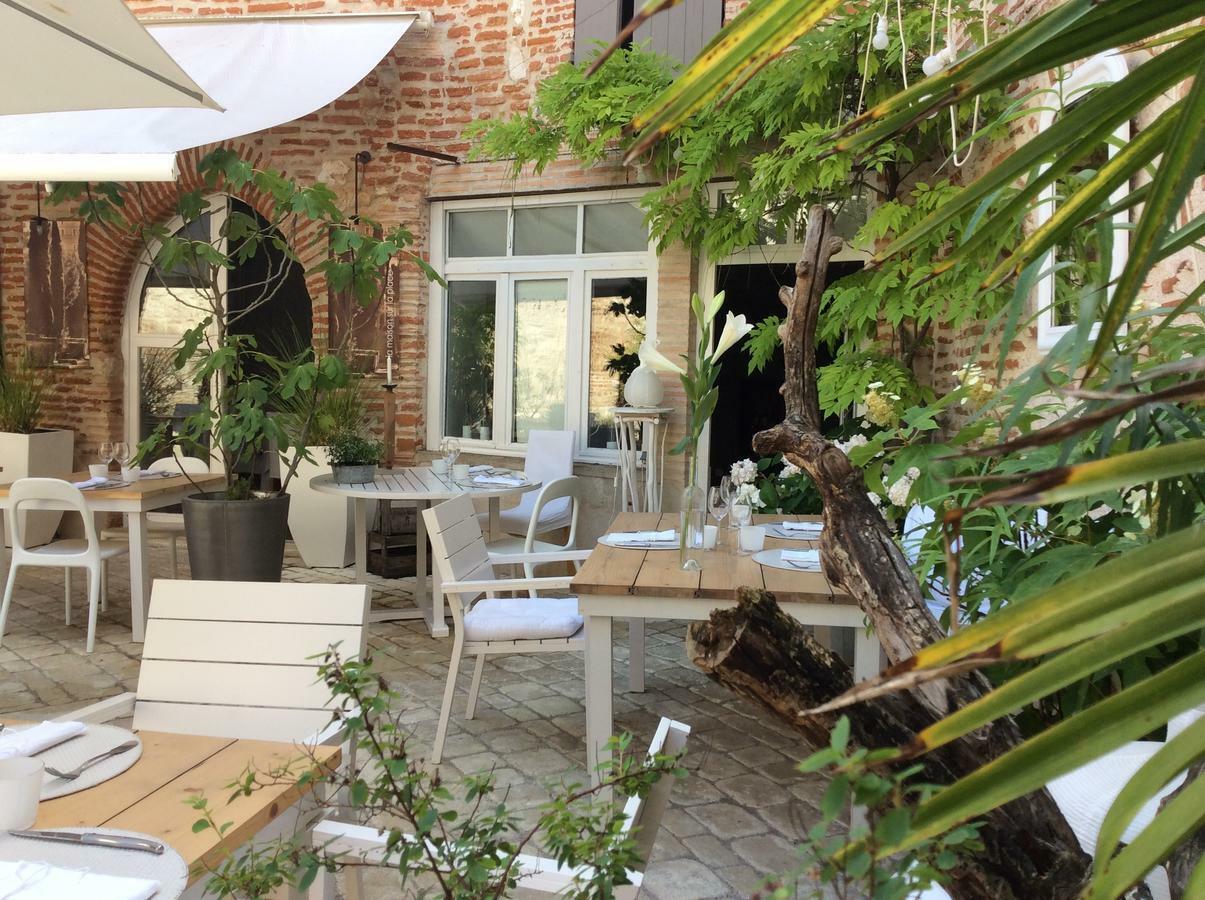 La Maison Sur La Place Penne-dʼAgenais Exteriör bild